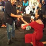 1653355407 53 Poppy Jabbal हाइट Weight उम्र बॉयफ्रेंड परिवार Biography Hindi पोपी जब्बल अपने पसंदीदा सनी देओल के साथ