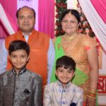 संजीव श्रीवास्तव अपनी पत्नी और बच्चों के साथ