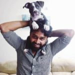 अजय मंथेना को कुत्तों से प्यार है