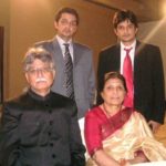 1653396559 153 Lubna Salim हाइट Weight उम्र पति परिवार Biography Hindi लुबना सलीम के माता-पिता और भाई-बहनों की एक पुरानी तस्वीर।