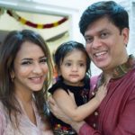 लक्ष्मी मांचू अपने पति और बेटी के साथ