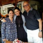 साईं लोकुर अपने माता-पिता के साथ