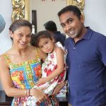 महेला जयवर्धने अपनी पत्नी और बेटी के साथ