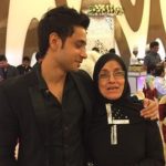 अदनान खान अपनी मां के साथ