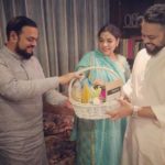 1653462802 432 Nikhat Khan Aamir Khans Sister उम्र पति परिवार Biography माता-पिता के साथ फरहान आज़मी