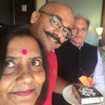 माता-पिता के साथ विजय विक्रम सिंह