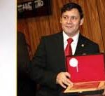 13 सितंबर, 2012 को कोमुनेरोस, पराग्वे के लिए अधिकतम नागरिक पुरस्कार, नेशनल ऑर्डर ऑफ मेरिट प्राप्त करते हुए श्री श्री रविशंकर