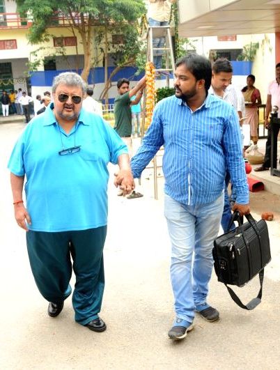 1653521535 313 Sajal Chakraborty उम्र हाइट Weight पत्नी परिवार Biography Hindi सजल चक्रवर्ती बाईं ओर