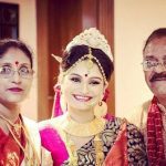 1653538693 265 Dimpy Ganguli aka Ganguly हाइट Weight उम्र बॉयफ्रेंड पति Biography डिंपी गांगुली अपने माता-पिता के साथ