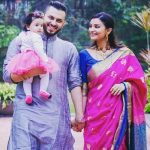 1653538697 673 Dimpy Ganguli aka Ganguly हाइट Weight उम्र बॉयफ्रेंड पति Biography डिंपी गांगुली अपने पति रोहित रॉय और बेटी रीना के साथ