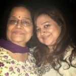 सुप्रिया शुक्ला अपनी मां सुनीता रैना के साथ