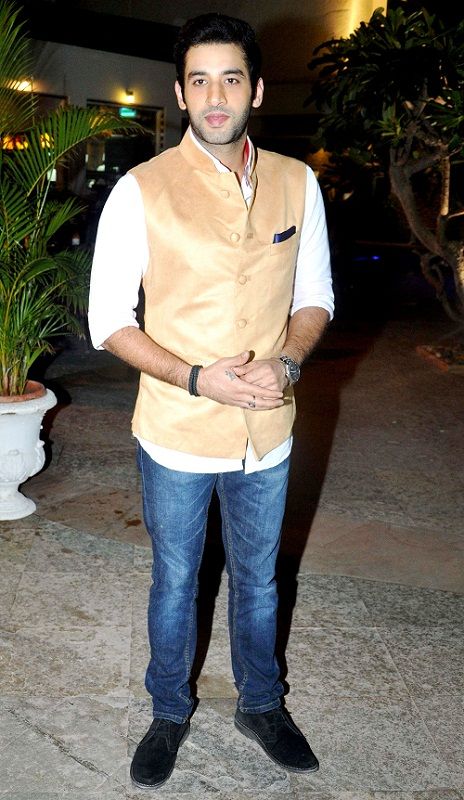 1653564260 657 Kanan Malhotra हाइट Weight उम्र गर्लफ्रेंड पत्नी Biography Hindi कानन मल्होत्रा