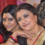 कोंकणा सेन शर्मा अपनी मां के साथ