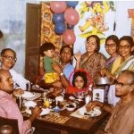 परिवार के साथ मौली गांगुली की बचपन की तस्वीर