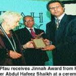 जिन्ना पुरस्कार के साथ डॉ. रूथ पफौ
