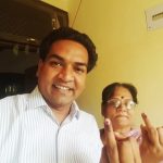 1653664472 272 Kapil Mishra Politician उम्र पत्नी बच्चे Biography Hindi कपिल मिश्रा अपनी मां के साथ
