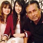 सोनिका चौहान अपने माता-पिता के साथ