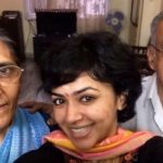 मालविका सुंदर अपने माता-पिता के साथ