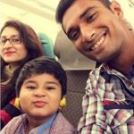 1653696140 741 Mahmudullah हाइट Weight उम्र परिवार Affairs पत्नी Biography Hindi महमूदुल्लाह अपनी पत्नी और बेटे के साथ