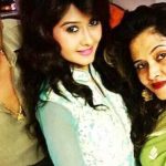 1653739577 274 Kanchi Singh हाइट Weight उम्र Biography Affairs Hindi कांची सिंह अपने माता-पिता के साथ