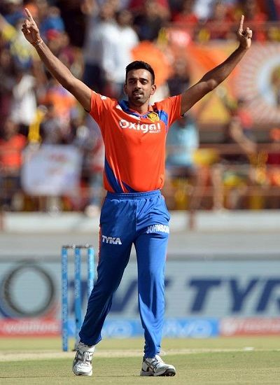 आईपीएल 2016 में धवल कुलकर्णी गुजरात लायंस के लिए खेल रहे हैं