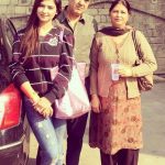 निकिता शर्मा अपने माता-पिता के साथ