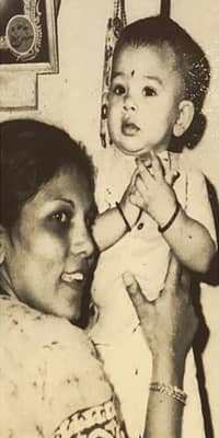 एक बच्चे के रूप में रोहित शेट्टी अपनी माँ के साथ