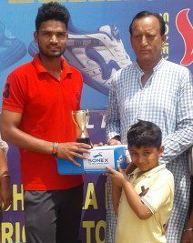कुमार कार्तिकेय ने एलबी शास्त्री क्लब और ओएनजीसी के बीच एक क्लब मैच में मैन ऑफ द मैच जीता