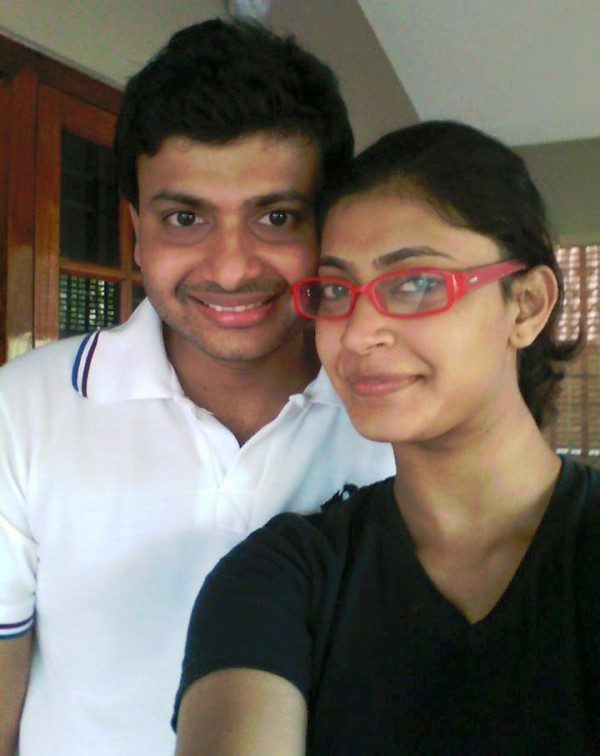 विनय माधव अपनी बहन पार्वती नांबियारी के साथ
