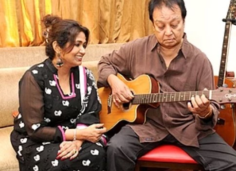 भूपिंदर सिंह अपनी पत्नी मिताली मुखर्जी के साथ