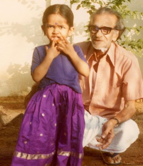 अपने दादा के साथ जिंजर शंकर की बचपन की तस्वीर।