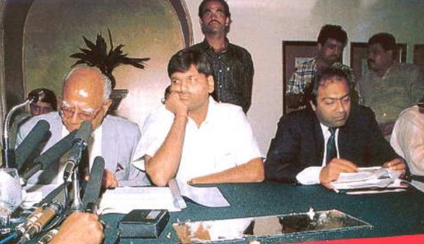 जून 1993 में हर्षद मेहता द्वारा दी गई प्रेस कॉन्फ्रेंस, वकील राम जेठमलानी और महेश जेठमलानी, जिन्हें उनकी पत्नी, ज्योति, के रूप में वर्णित करती हैं 