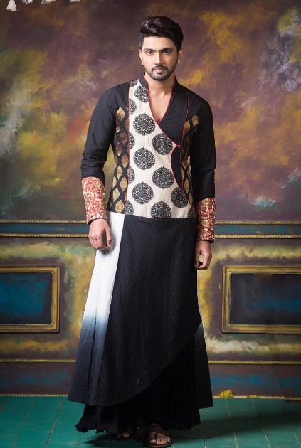 अभिषेक रे के कपड़ों का संग्रह पेश करती एक प्रसिद्ध भारतीय मॉडल।