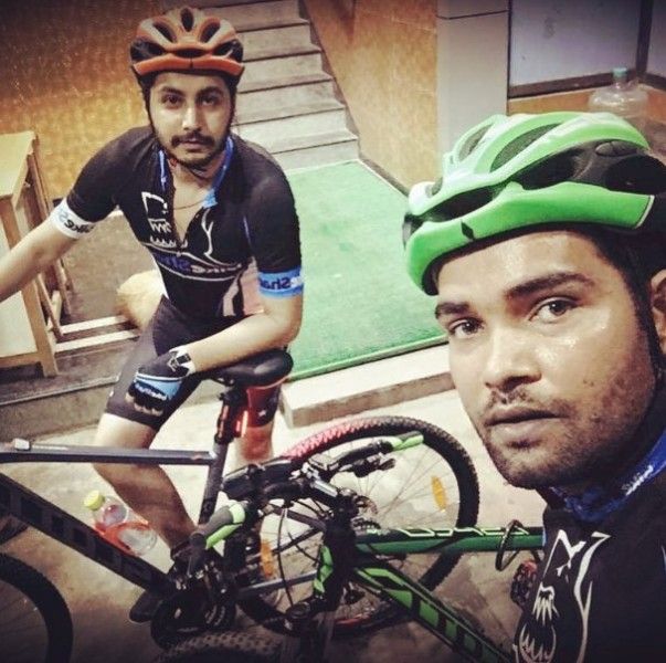 अर्जुन हरजाई अपनी स्कॉट बाइक पर
