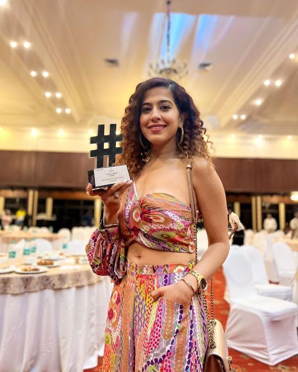 कामिया ने बेस्ट फूड इन्फ्लुएंसर ऑफ द ईयर का पुरस्कार जीता