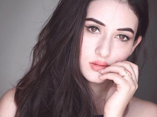 Aditi Budhathoki हाइट उम्र बॉयफ्रेंड परिवार Biography in Hindi Aditi Budhathoki