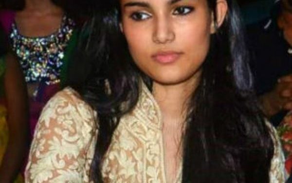 Alizeh Agnihotri उम्र बॉयफ्रेंड परिवार Biography in Hindi Alizeh Agnihotri