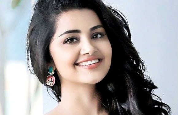 Anupama Parameswaran हाइट उम्र बॉयफ्रेंड परिवार Biography in Hindi Anupama Parameswaran