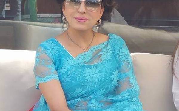 Aroosa Alam हाइट उम्र बॉयफ्रेंड पति बच्चे परिवार Biography in Aroosa Alam