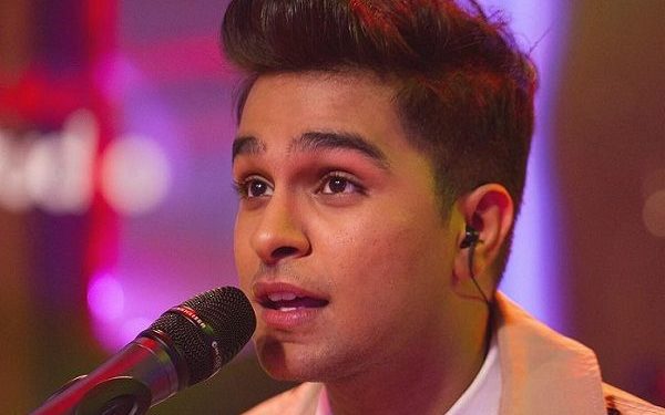 Asim Azhar हाइट Weight उम्र परिवार Biography in Hindi Pakistani Singer Asim Azhar