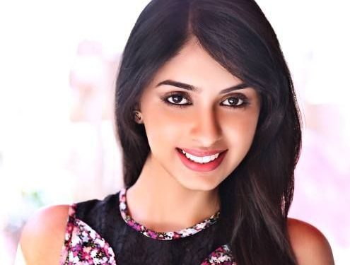 Avantika Hundal हाइट Weight उम्र Affairs Biography in Hindi Avantika Hundal