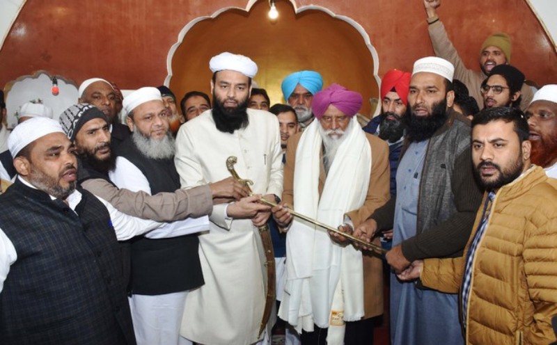बलबीर सिंह राजेवाल को 2021 में लुधियाना की जामा मस्जिद में मुस्लिम समुदाय द्वारा सम्मानित किया जा रहा है
