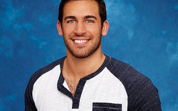 Derek Peth हाइट Weight उम्र Affairs पत्नी Biography in Hindi Bachelor in Paradise Derek Peth