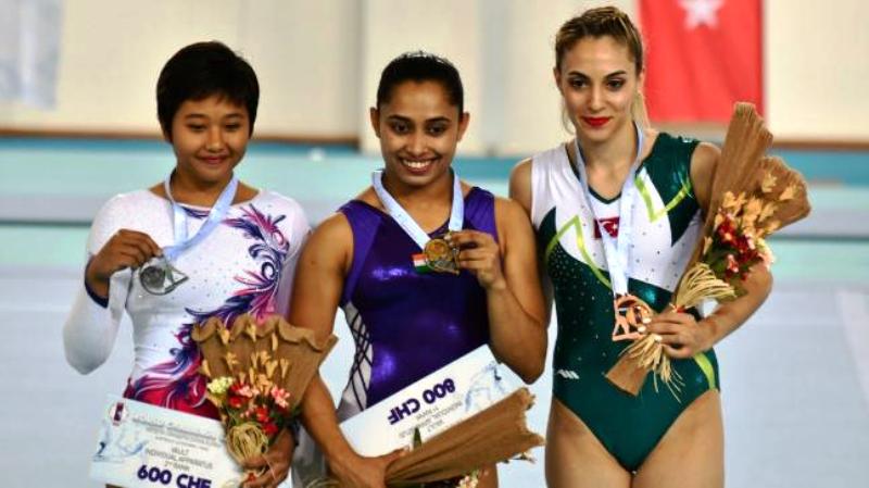 दीपा करमाकर 2018 FIG कलात्मक जिमनास्टिक वर्ल्ड चैलेंज में अपने स्वर्ण पदक के साथ