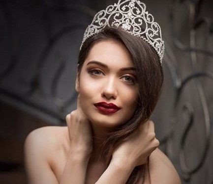 Divya Agarwal हाइट उम्र बॉयफ्रेंड परिवार Biography in Hindi Divya Agarwal Profile