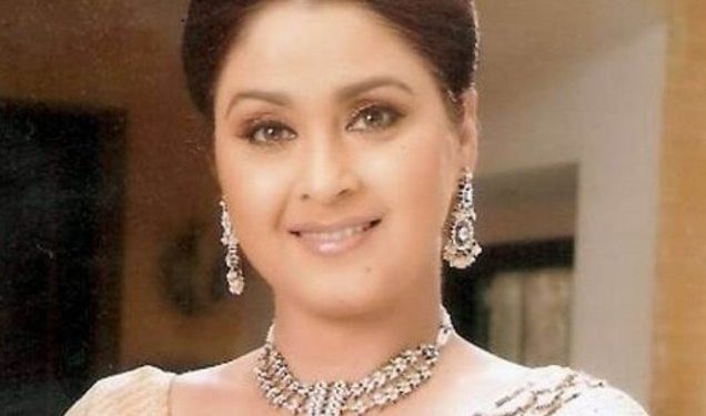Dolly Minhas उम्र हाइट पति परिवार Biography in Hindi Dolly Minhas
