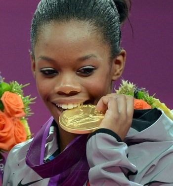 Gabby Douglas हाइट Weight उम्र Biography Affairs in Hindi Gabby Douglas bites the gold medal