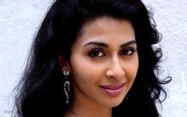 Gayathri Iyer Actress हाइट Weight उम्र बॉयफ्रेंड Biography in Hindi Gayathri Iyer