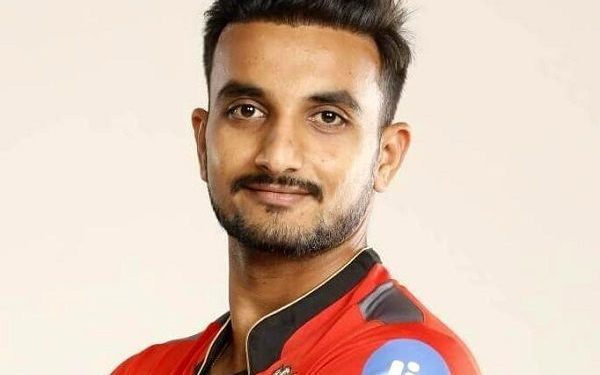 Harshal Patel Cricketer हाइट Weight उम्र गर्लफ्रेंड Biography in Hindi Harshal Patel