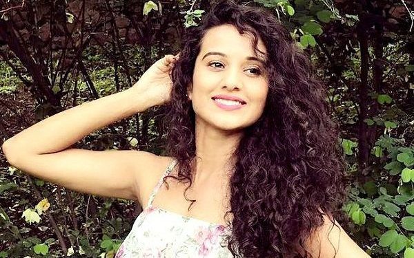 Heena Parmar Actress हाइट Weight उम्र बॉयफ्रेंड Biography in Hindi Heena Parmar